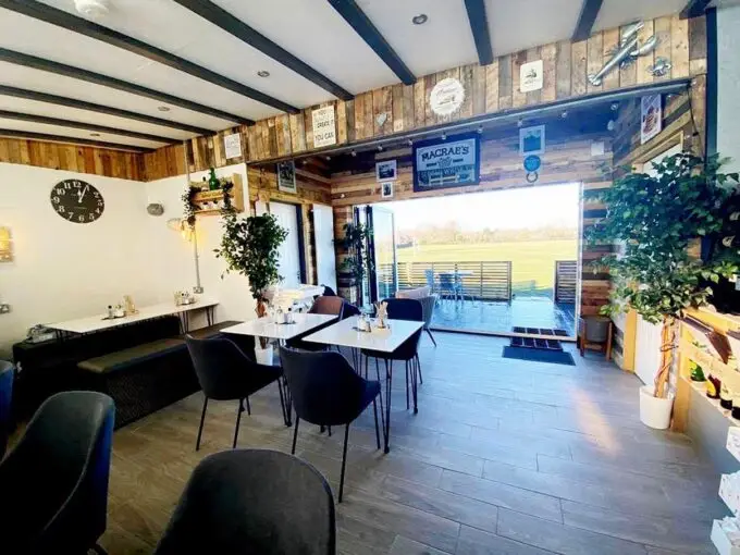 Bistro-restaurant-diner-cafe-coffee-shop-for-sale-leasehold-excellent-business-Ellis-and-Ellis-Brokers-East-Midlands-UK